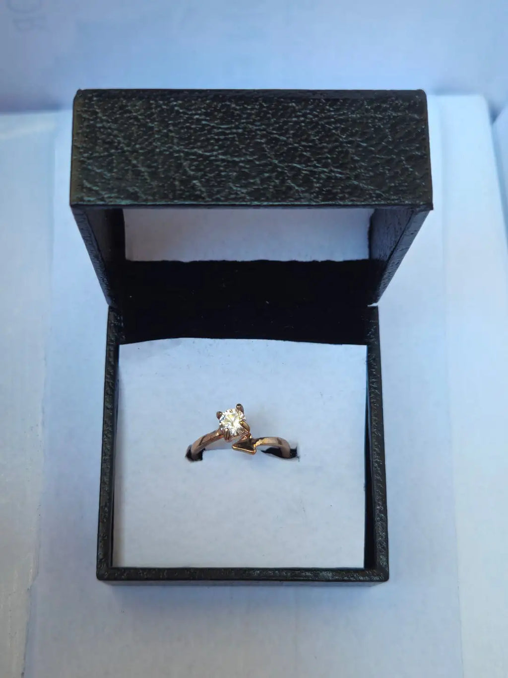 Elegant Golden Adjustable Open-End Ring – Unique Dual-Sided Crystal & Textured Pattern Ring