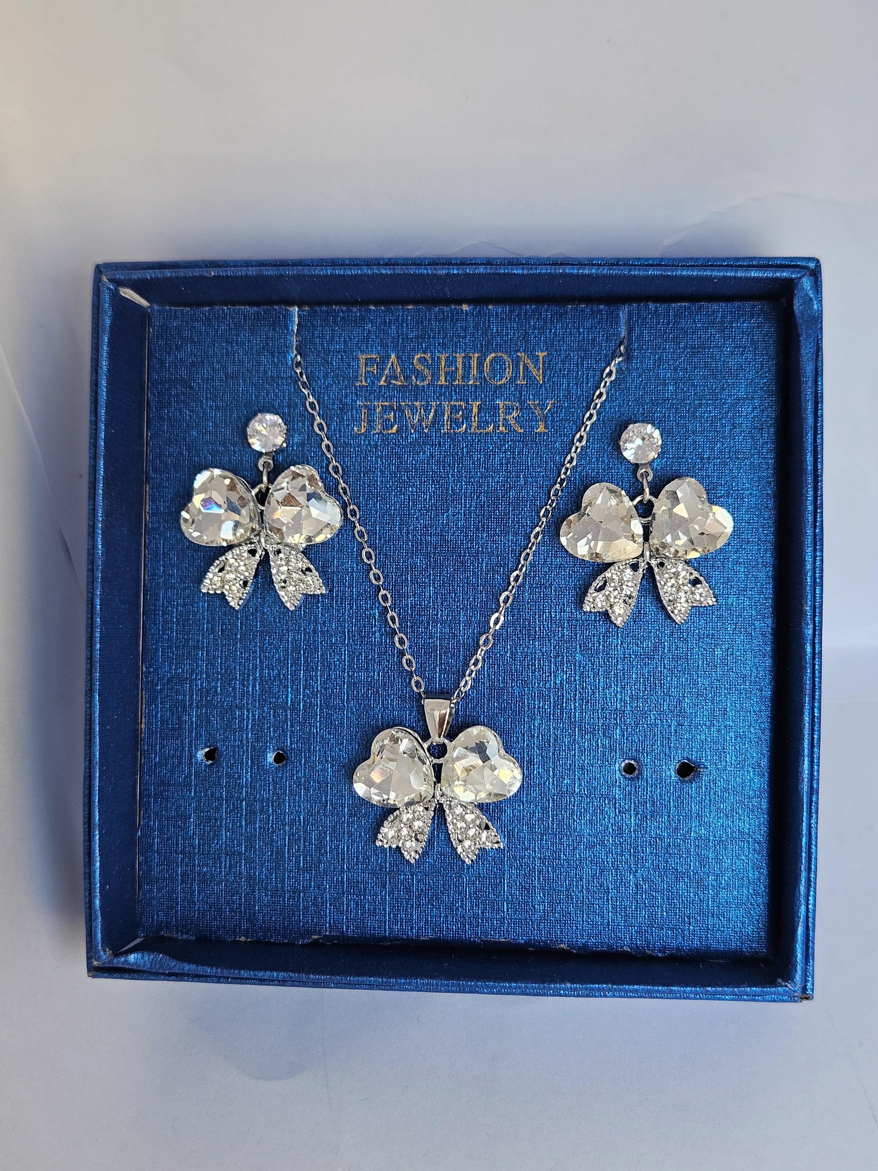 Silver Crystal Jewelry Set | Necklace & Earrings | Premium Gift Box – Zewarly.pk