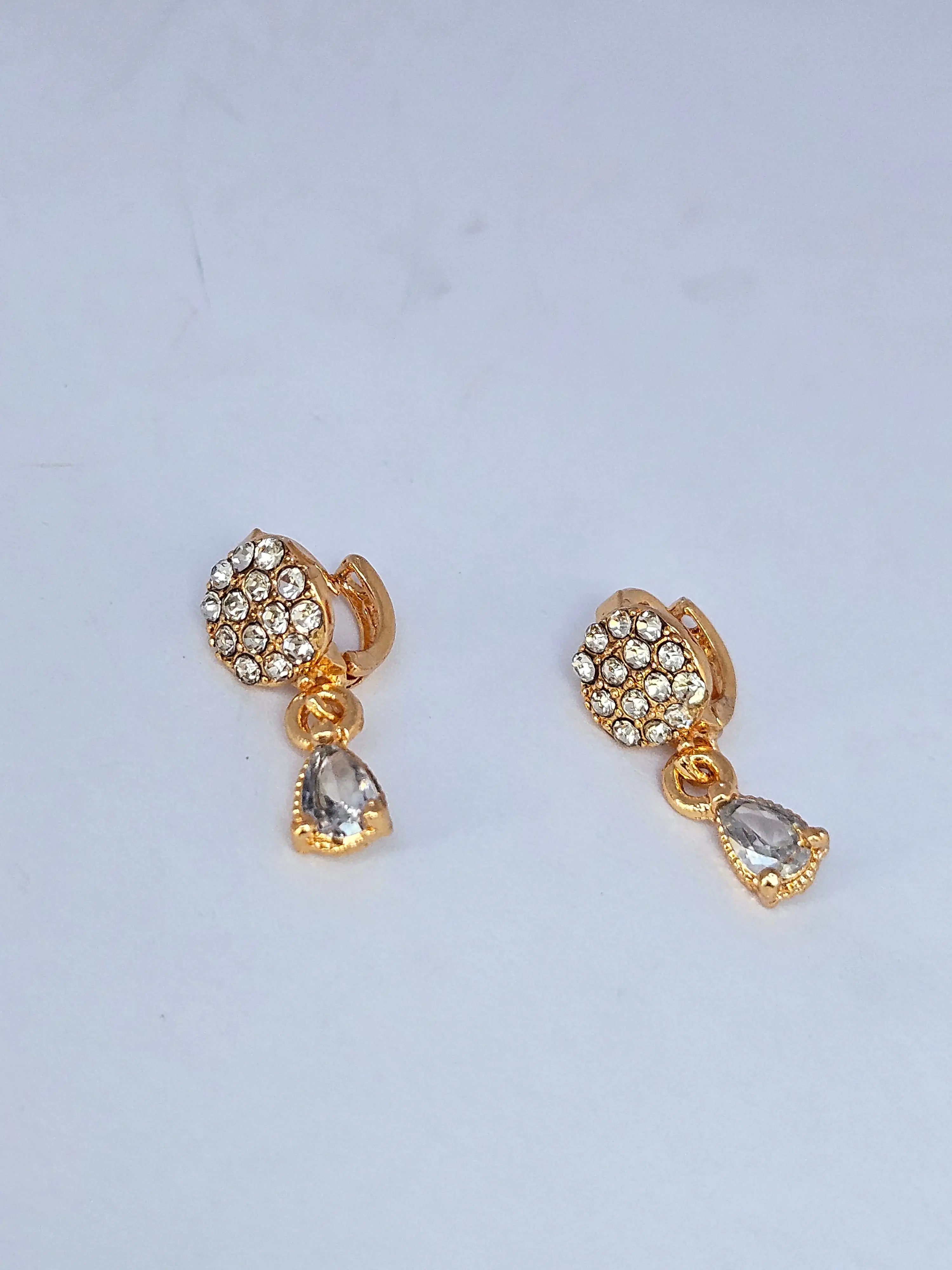 Elegant Golden Dangle Drop Earrings – Stylish Crystal Chain Hangings for Women