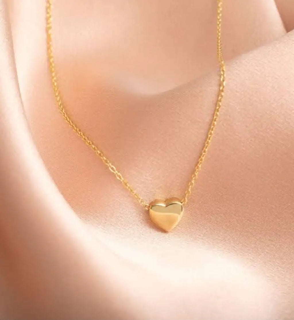 Dainty Golden Heart Pendant Choker Chain – Minimalist Stainless Steel Daily Wear Necklace for Women & Girls