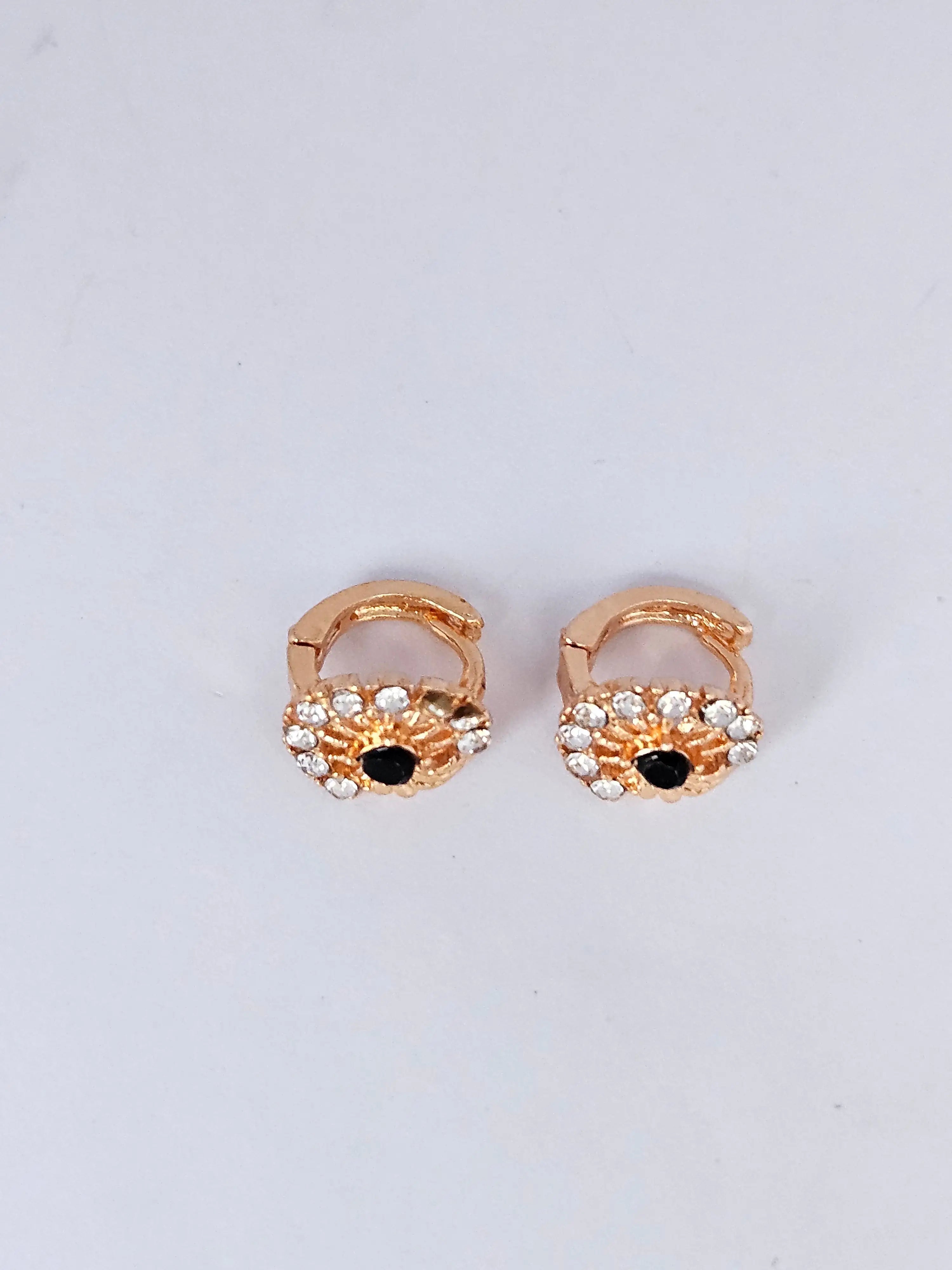 Floral Halo Golden Huggie Hoop Earrings with Sparkling Zircon Accents – Dainty Small Round Stud-Hoops for Women