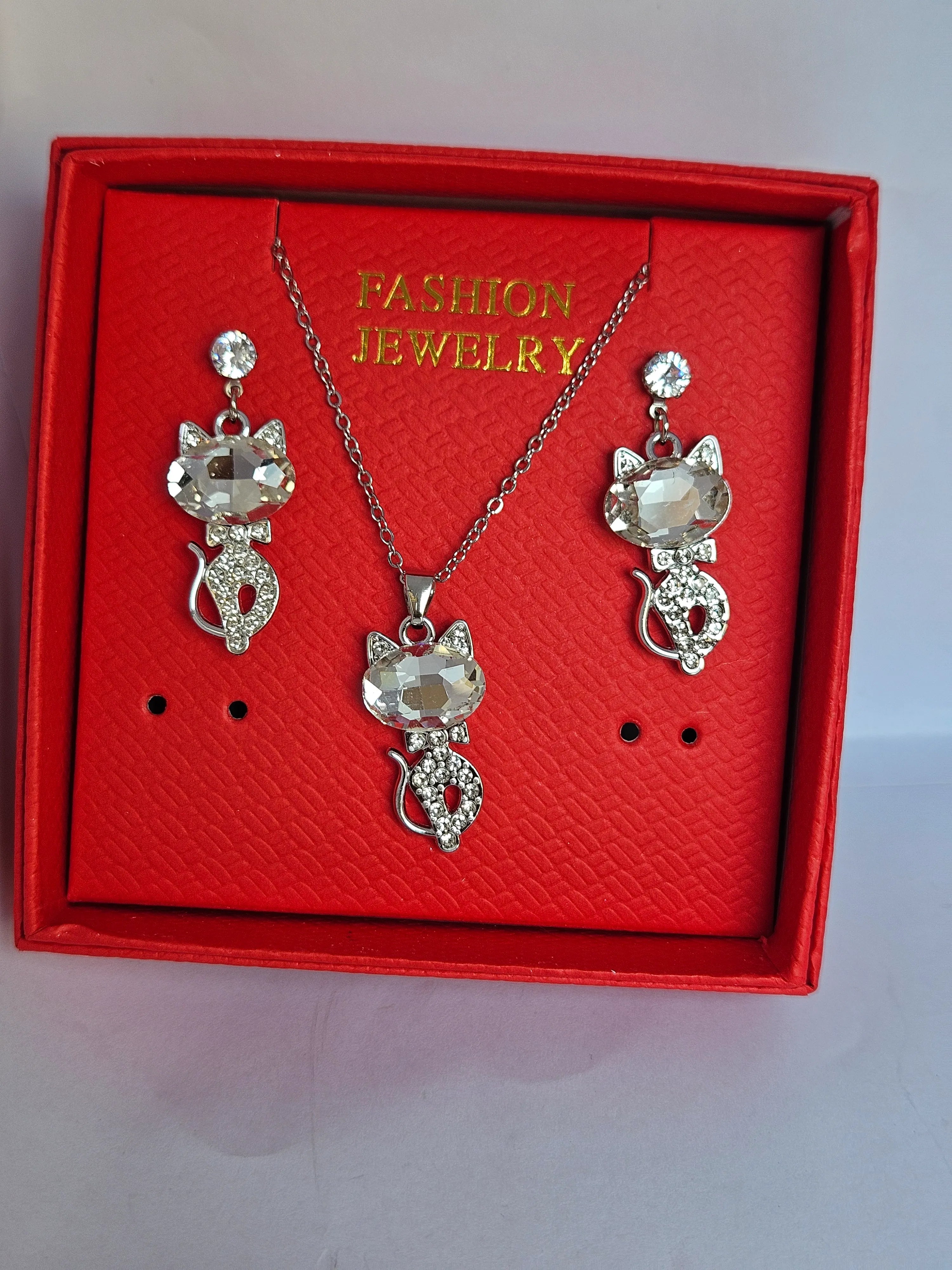 Silver Crystal Jewelry Set | Necklace & Earrings | Premium Gift Box – Zewarly.pk