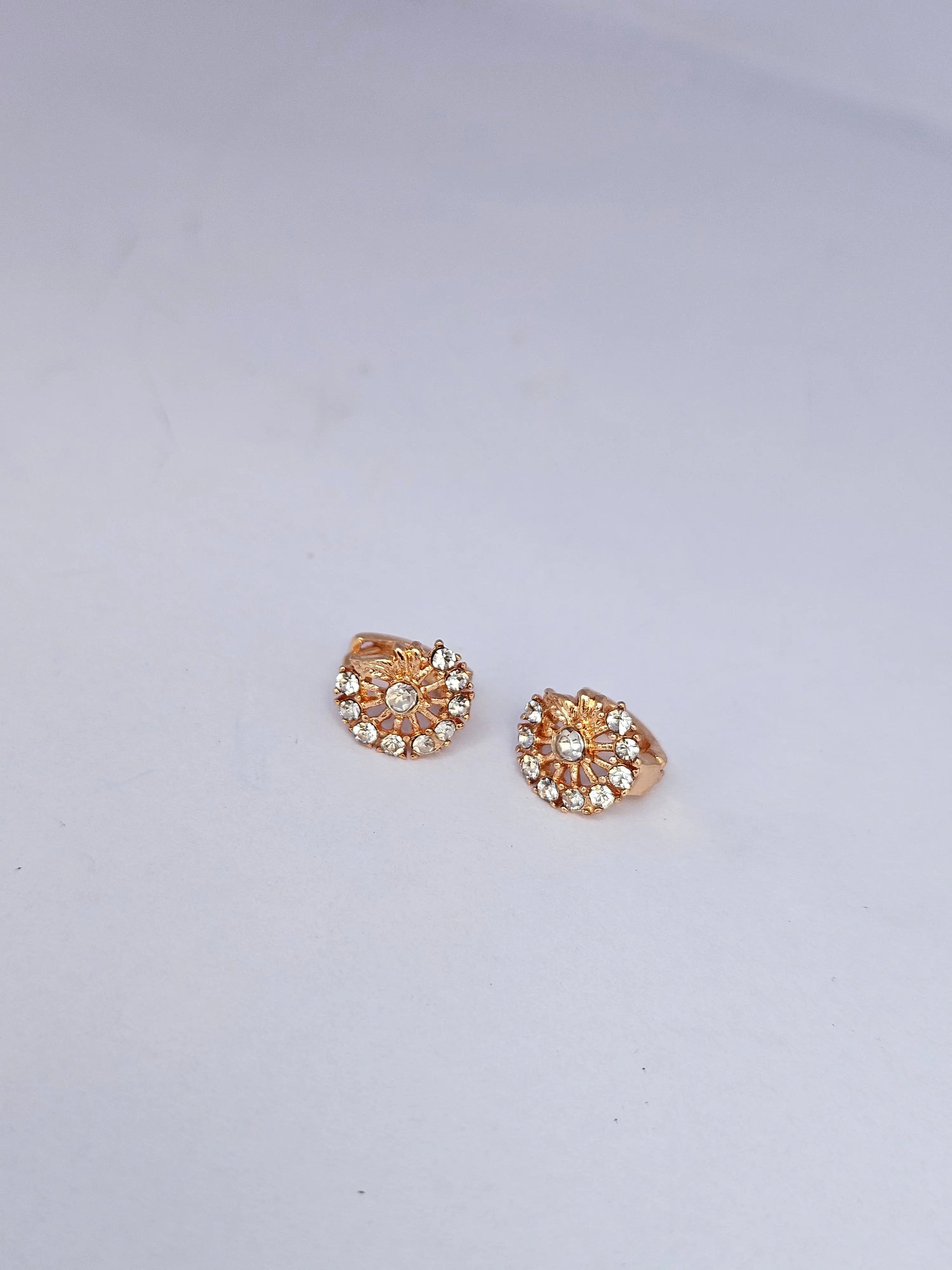 Floral Halo Golden Huggie Hoop Earrings with Sparkling Zircon Accents – Dainty Small Round Stud-Hoops for Women