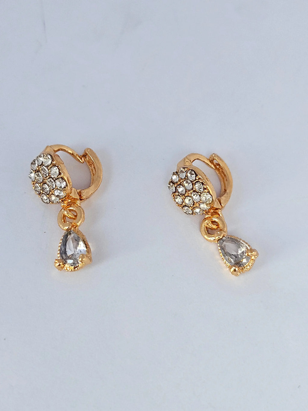 Elegant Golden Dangle Drop Earrings – Stylish Crystal Chain Hangings for Women