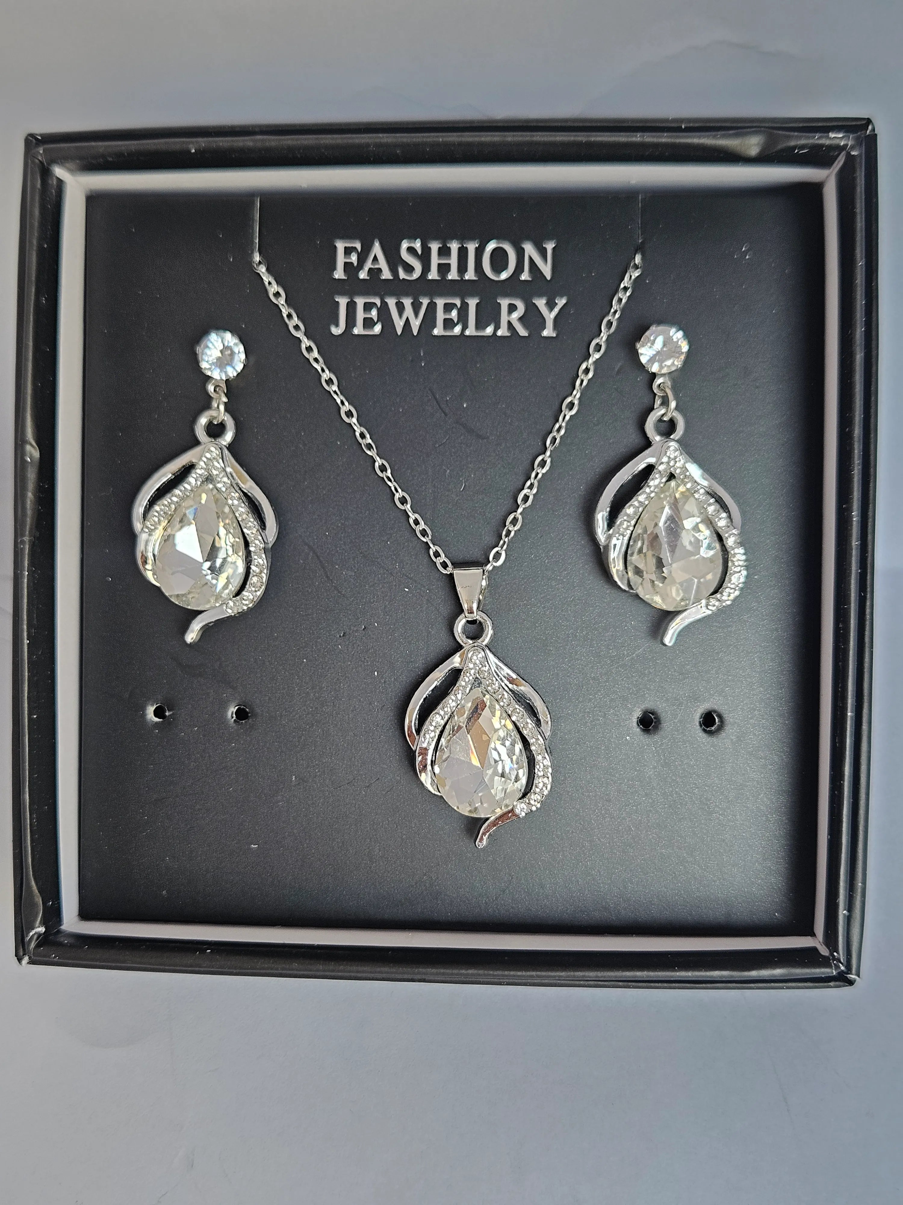 Silver Crystal Jewelry Set | Necklace & Earrings | Premium Gift Box – Zewarly.pk