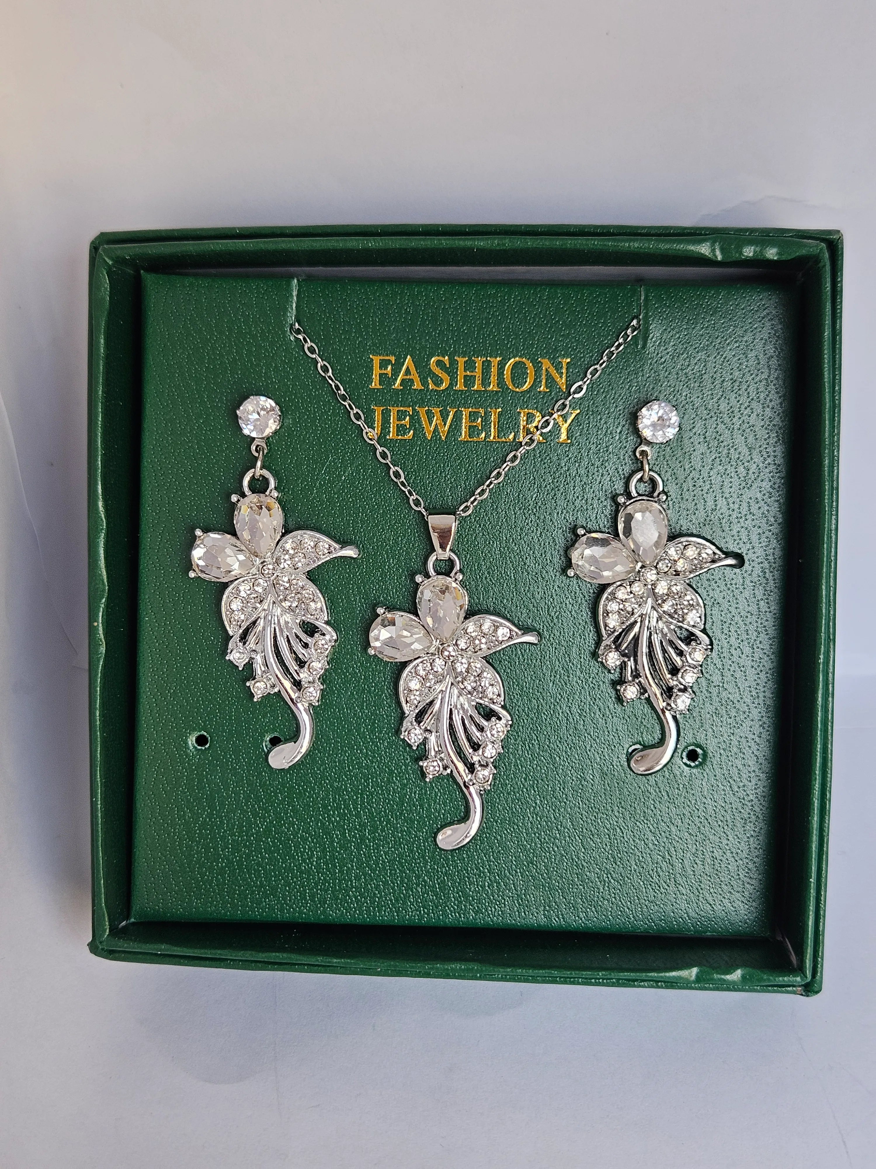 Silver Crystal Jewelry Set | Necklace & Earrings | Premium Gift Box – Zewarly.pk