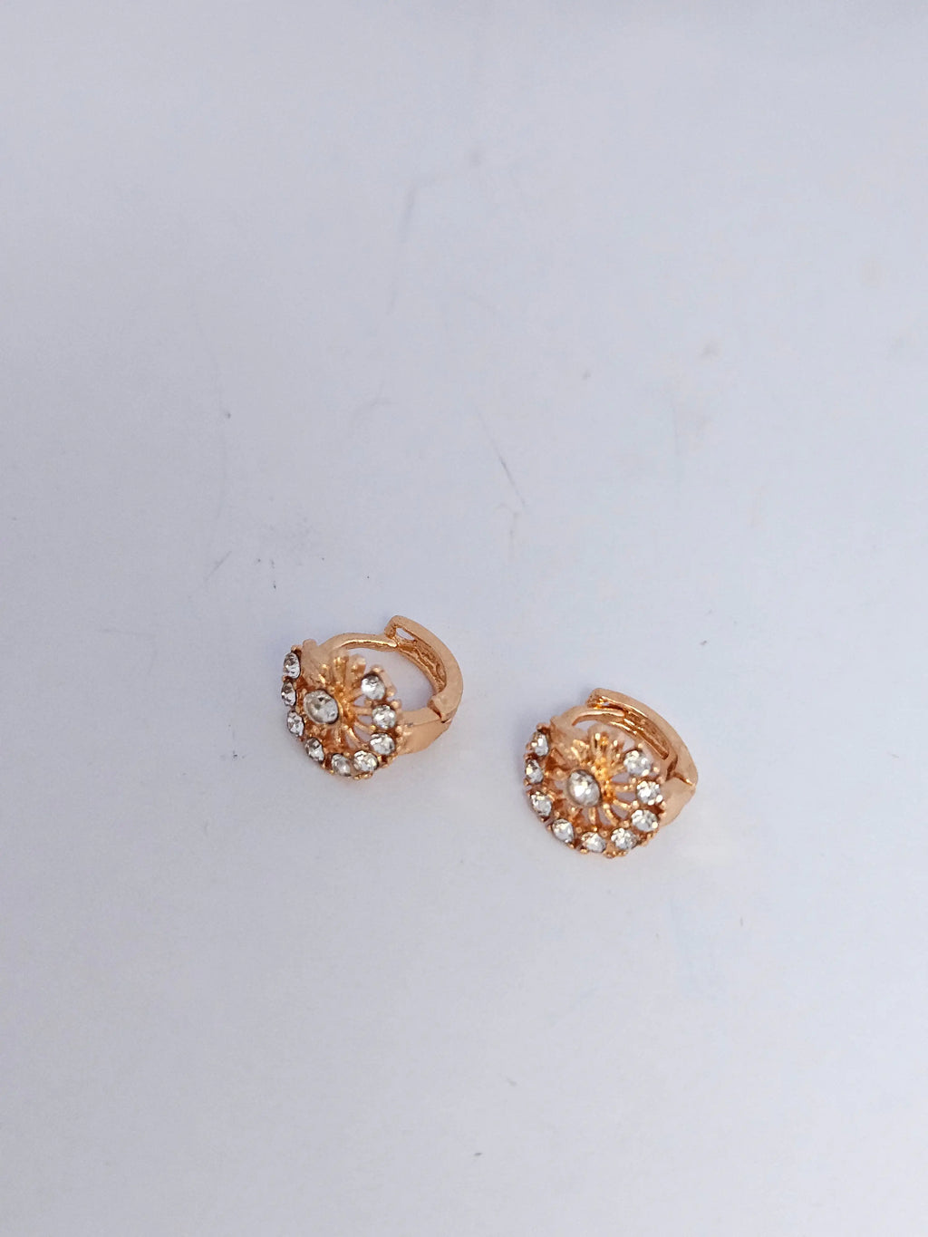 Floral Halo Golden Huggie Hoop Earrings with Sparkling Zircon Accents – Dainty Small Round Stud-Hoops for Women