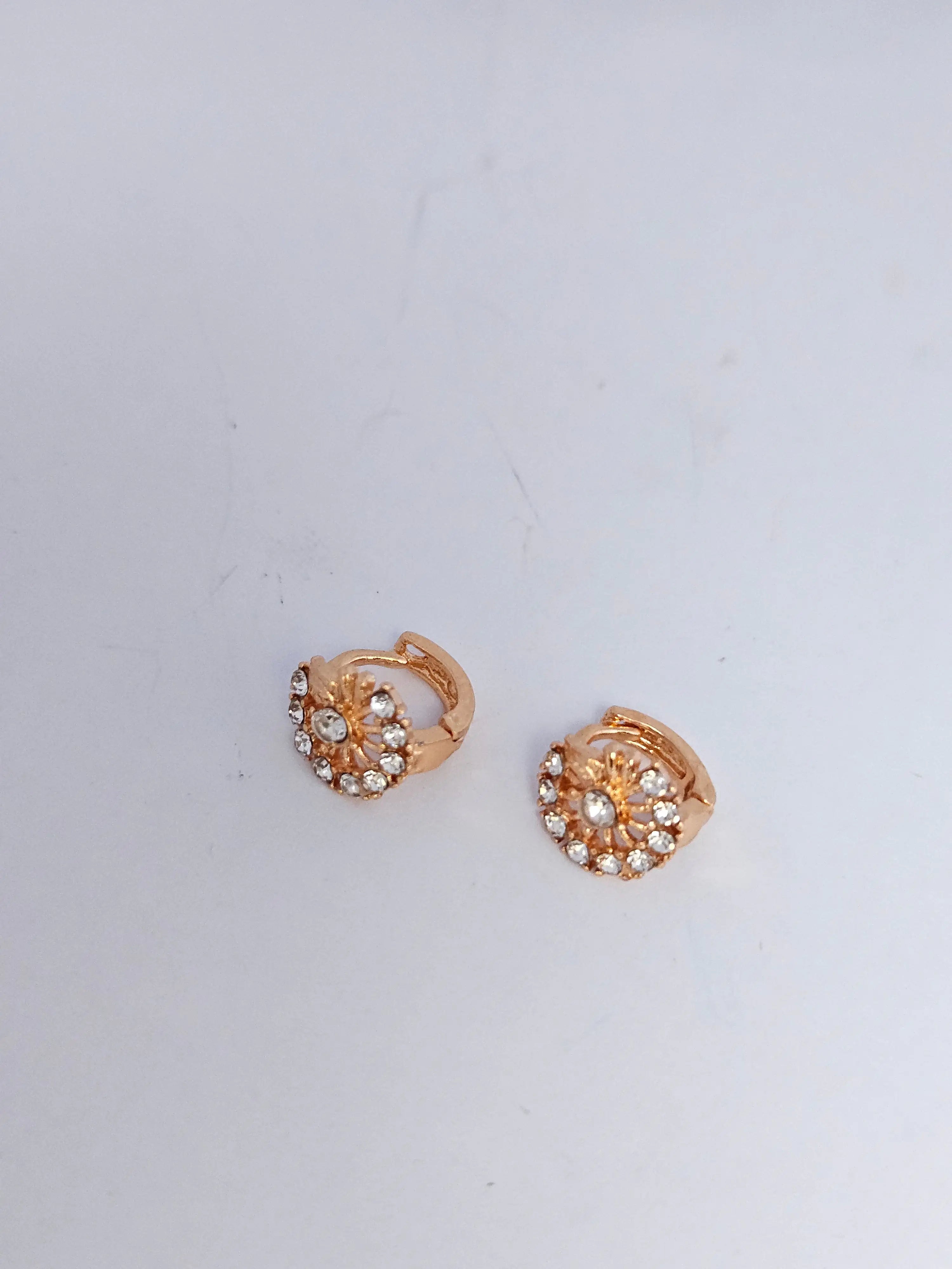 Floral Halo Golden Huggie Hoop Earrings with Sparkling Zircon Accents – Dainty Small Round Stud-Hoops for Women