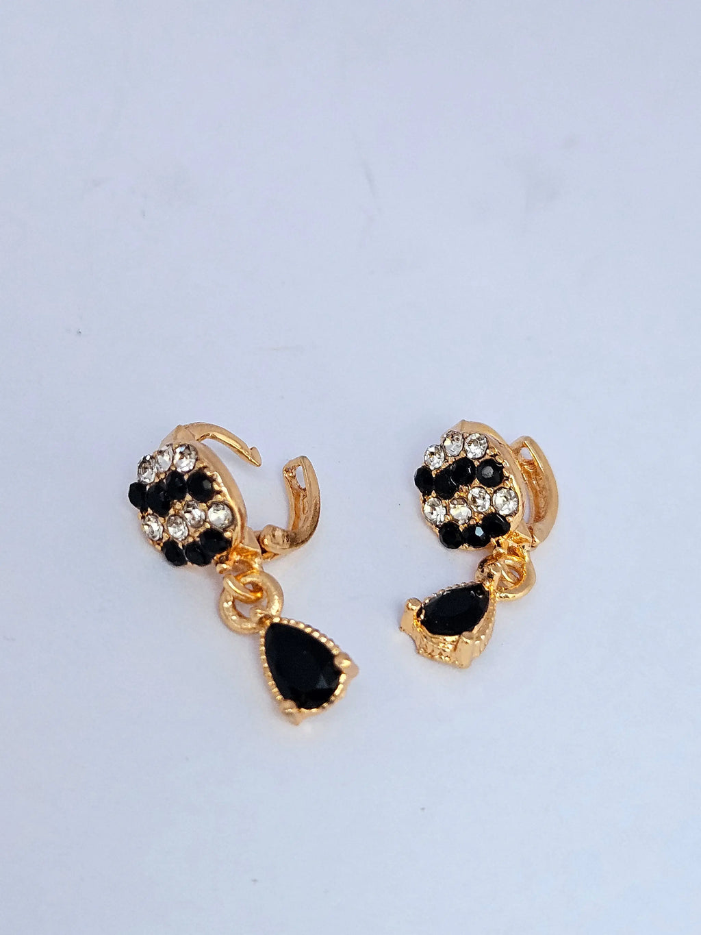 Elegant Golden Dangle Drop Earrings – Stylish Crystal Chain Hangings for Women