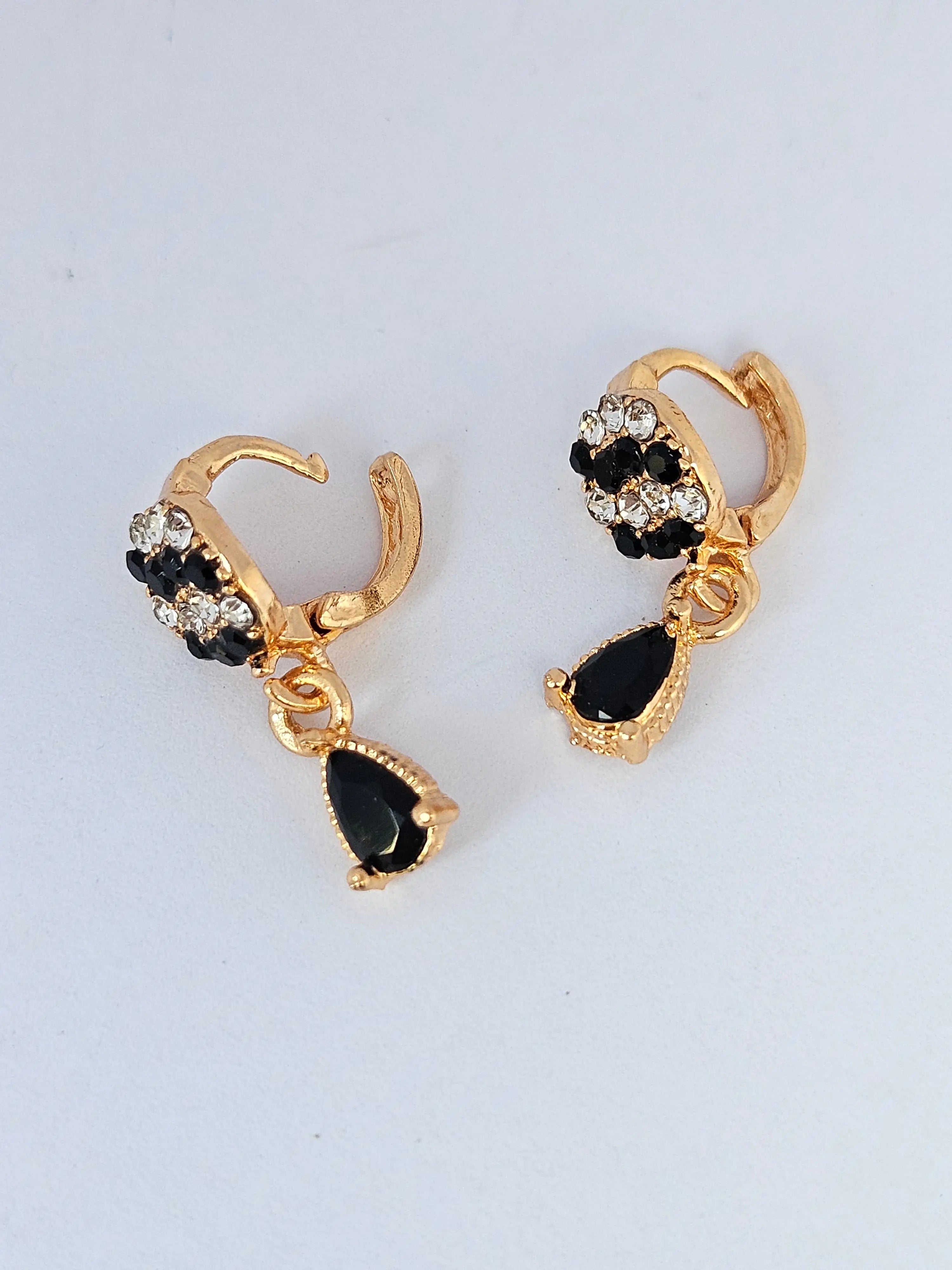 Elegant Golden Dangle Drop Earrings – Stylish Crystal Chain Hangings for Women