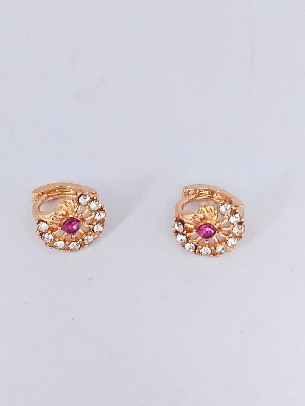 Floral Halo Golden Huggie Hoop Earrings with Sparkling Zircon Accents – Dainty Small Round Stud-Hoops for Women