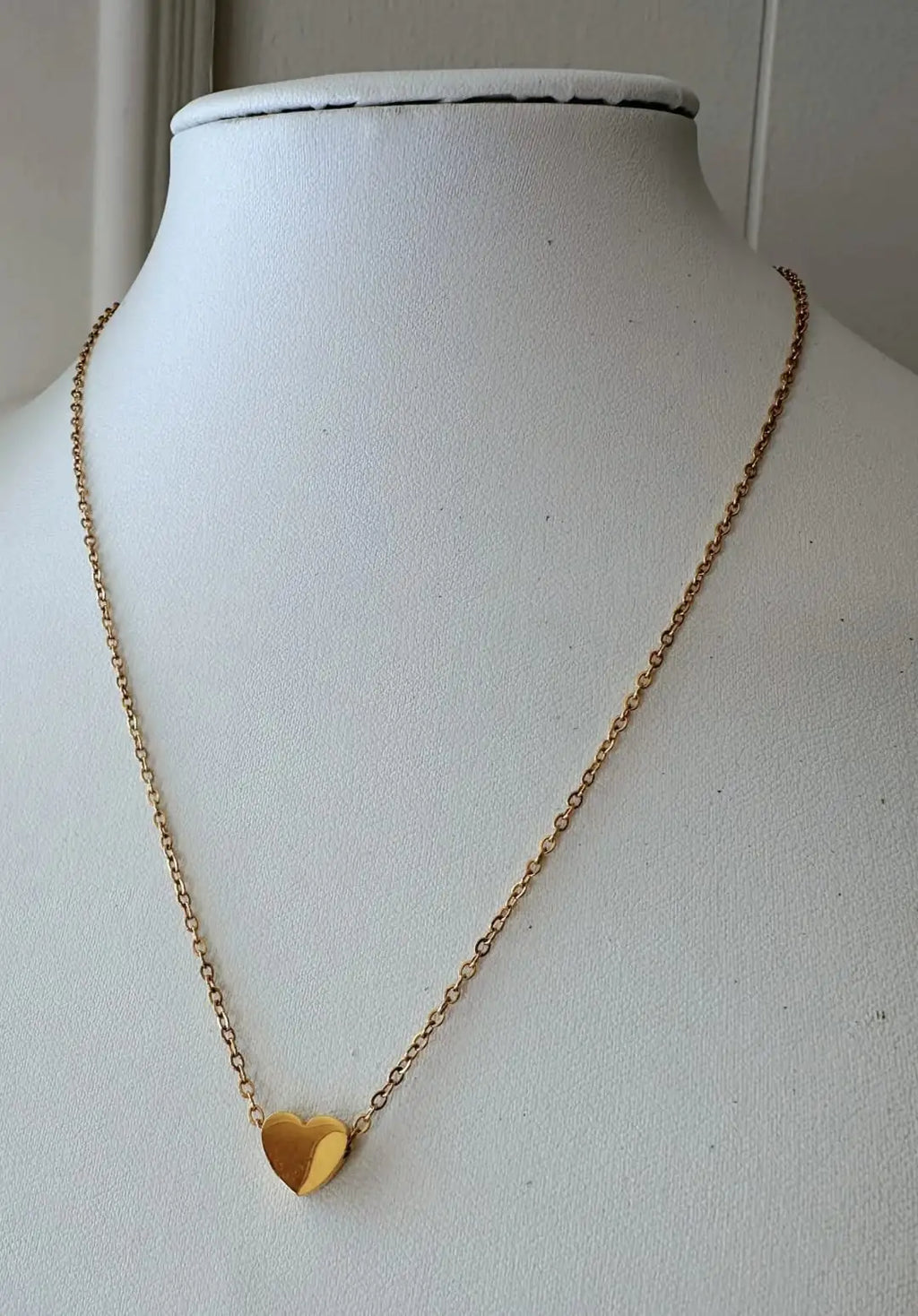 Dainty Golden Heart Pendant Choker Chain – Minimalist Stainless Steel Daily Wear Necklace for Women & Girls