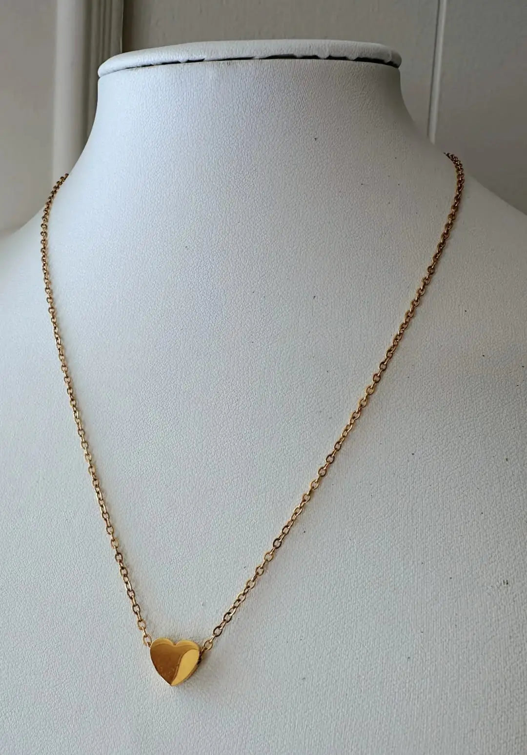 Dainty Golden Heart Pendant Choker Chain – Minimalist Stainless Steel Daily Wear Necklace for Women & Girls